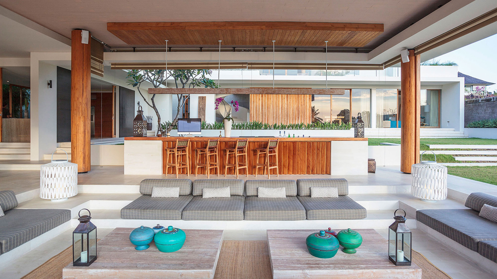 The Iman Villa - Relaxing open dining and living area